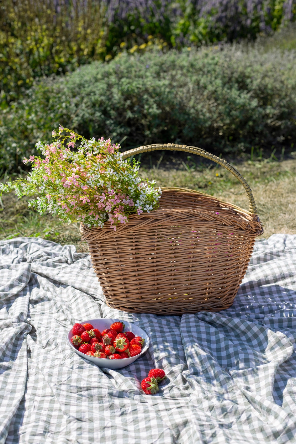Oval Willow Basket with Handle
