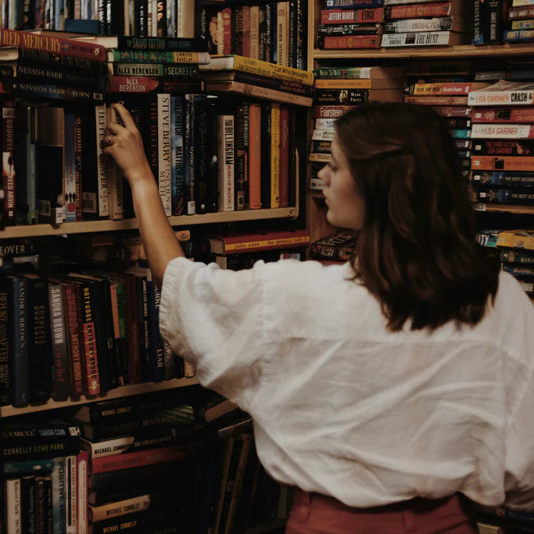 The Librarian - Paper + Musk Candle