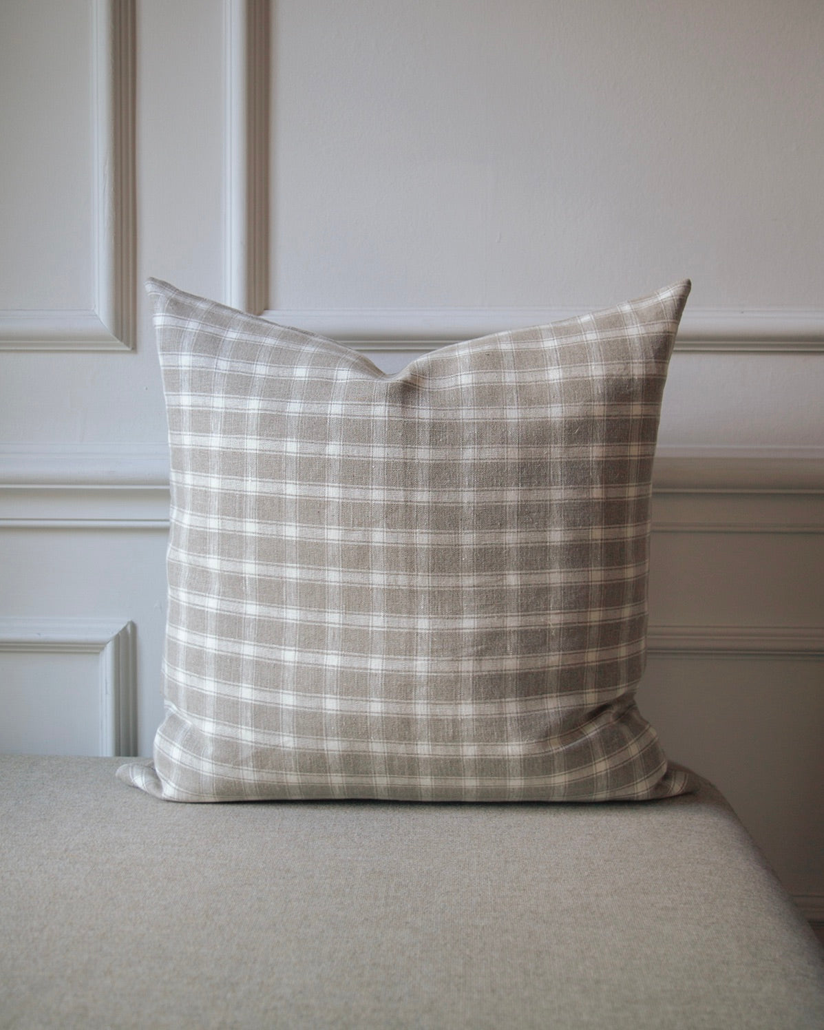 22" Plaid Linen Pillow