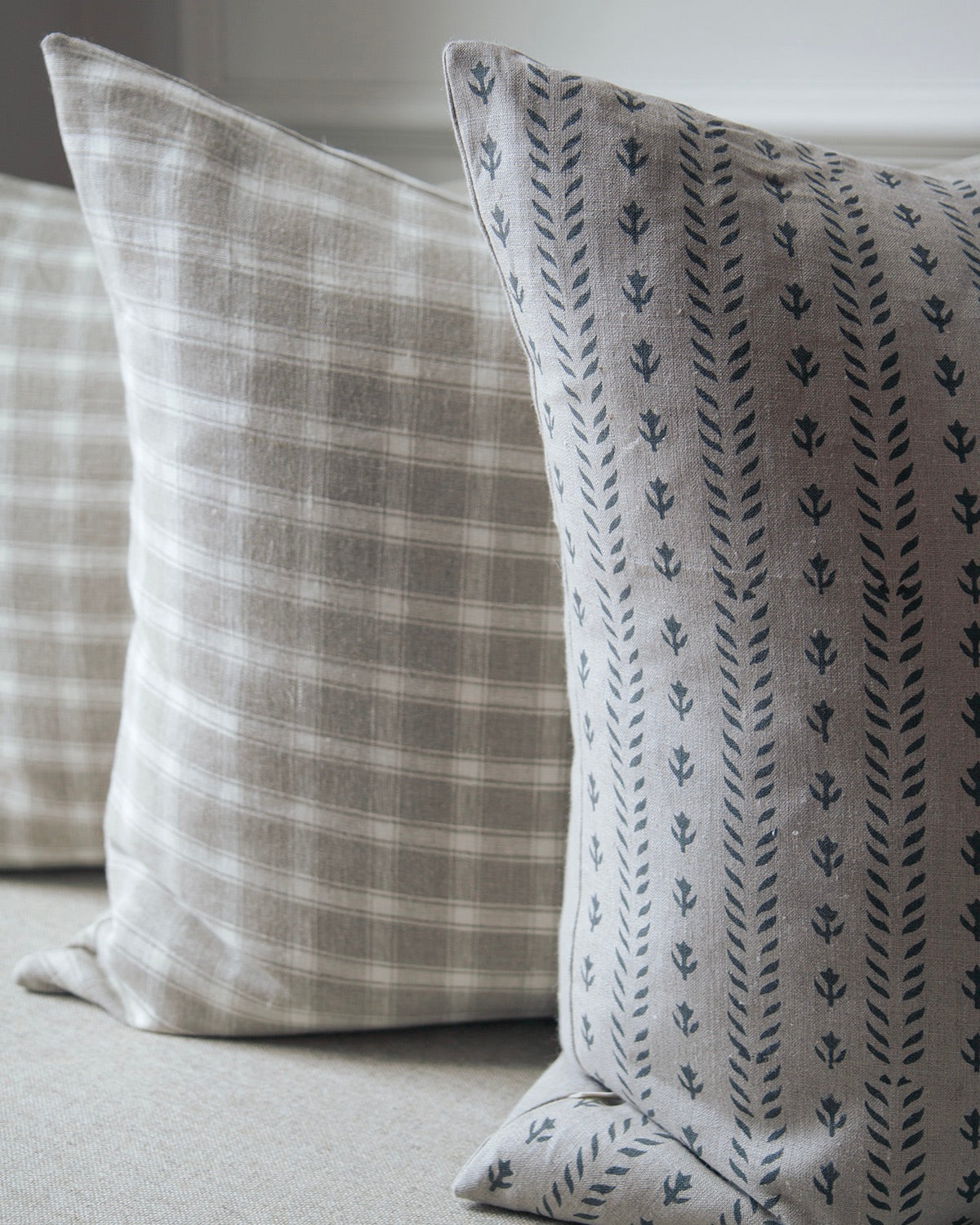 22" Plaid Linen Pillow